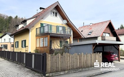 Topsaniertes, schmuckes Einfamilienhaus mit überdachter Terrasse in ruhiger Lage