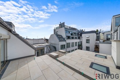 Erstbezug Innenhof Dachterrassenwohnung | Ca. 30m² Freiflächen | 2 Minuten zur Mariahilferstr. | 2 Minuten zur U6 und U3