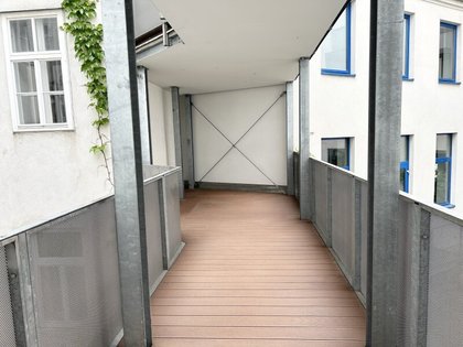 Schicker Loft mit Terrasse/U6 - Nähe EURO PLAZA