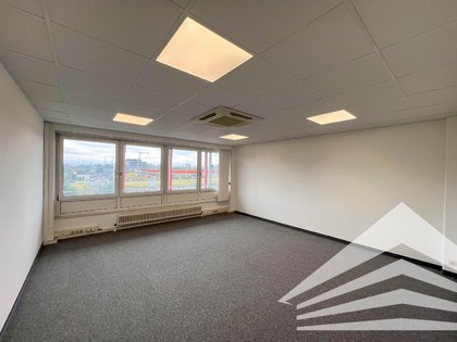 Klimatisiertes 370 m² Büro auf einer Ebene am Linzer Winterhafen!