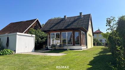 Nettes kleines Haus, schöner Wintergarten, geräumiger Stadl und ebenes Grundstück!