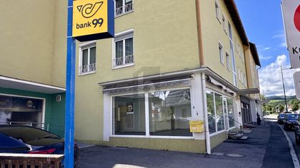 MIT GROSSEM SCHAUFENSTER DIREKT AN DER BUNDESSTRASSE