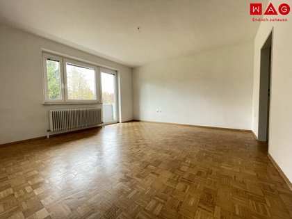 Helle Erdgeschosswohnung mit Balkon!