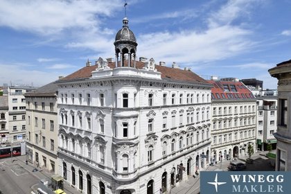 Rarität: großzügige Altbauwohnung mit Balkon!