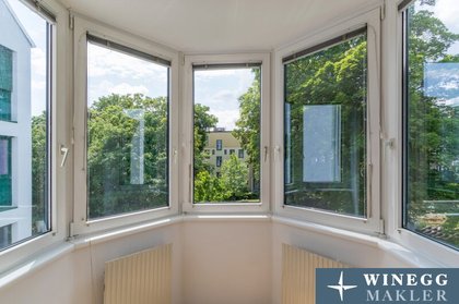 TRAUMHAFTER GARTENBLICK! Kompakte Ein-Zimmer-Wohnung mit Erker im 3. Liftstock