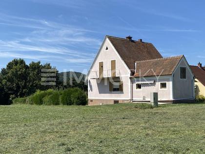 Charmantes Einfamilienhaus zum Gestalten mit großem Grundstück