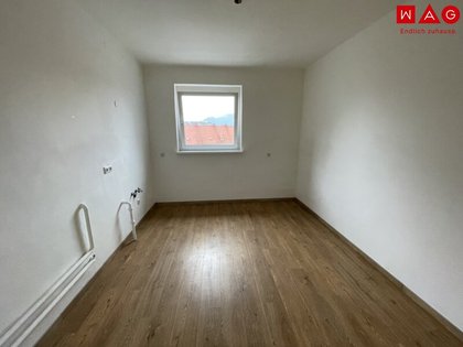 Lichtdurchflutete 3 Zimmerwohnung mit Balkon!