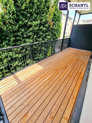 Traumhafte Altbauwohnung mit Riesen-Balkon! Frisch saniert + Absolute Hof-Ruhelage + Fairer Preis + TOP Anbindung!