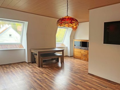 Gepflegte 4-Zimmerwohnung mit Gemeinschaftsgarten im Pressbaumer Zentrum