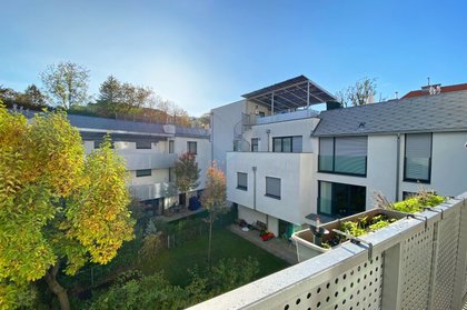 Ruhige, perfekt angebundene 3-Zimmer mit hofseitiger Loggia und Garage in Hietzing