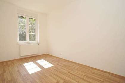 Helle Mietwohnung (74m²) in einer Altbau-Villa in ruhiger Lage in Fürstenfeld!