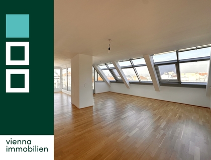 Moderne Dachgeschosswohnung mit großzügigen Außenflächen