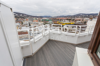 DER VERKAUF BEGINNT ! CHARMANTE DG-MAISONETTE fast über den Wolken ! Mit Garagenplatz !