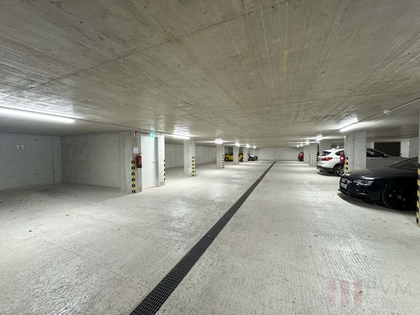 TIEFGARAGENPARKPLÄTZE // AM GAILENBACHWEG // LEHEN