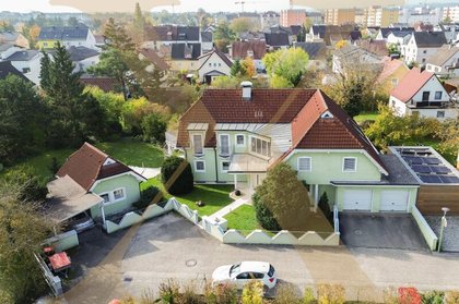 Exklusive Stadtvilla mit vielfältigen Möglichkeiten ? Wohnen und Arbeiten im Zweifamilienhaus nähe KH Wels - zu verkaufen!