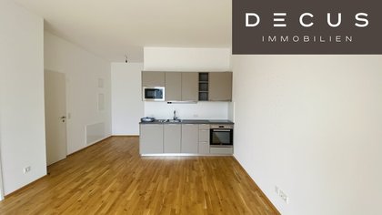 /  BALKON / MODERNE AUSSTATTUNG / 2 ZIMMER / GUTE AUFTEILUNG