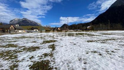 SONNIGES PANORAMAGRUNDSTÜCK MIT LOSERBLICK