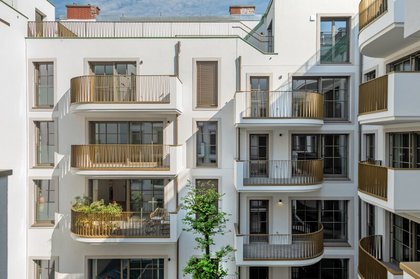 KLIMATISIERTER ERSTBEZUG! Zwei-Zimmer-Wohntraum auf 4. Etage mit Balkon in Südost-Ausrichtung