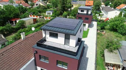 Energiekosten sparen? Photovoltaikanlagen - Speicherbatterie - Erstbezug - ökologische Bauweise - sonniger Garten - E-Auto-Ladestation