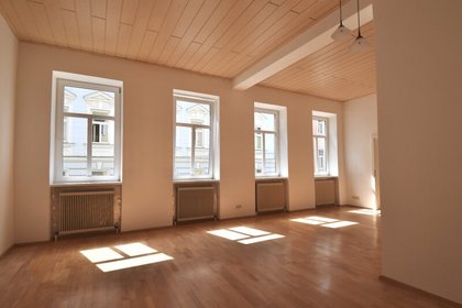 BEFRISTET VERMIETET - ANLAGEHIT!! Sonnige Familienwohnung - gesamte Etage!