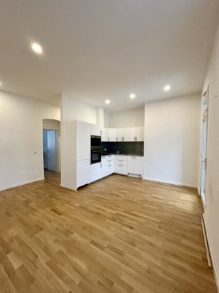 Sonnige Eleganz im historischen Wiener Flair: Wohnung mit südseitigem Balkon Sonnige Eleganz im historischen Wiener Flair: Wohnung mit südseitigem Balkon