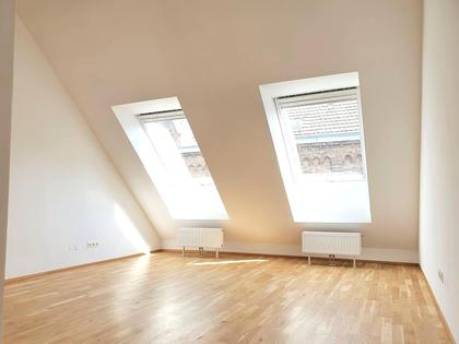 Einzigartige Dachgeschoßwohnung mit Terrasse in bester Cottage-Lage und Grünoase Einzigartige Dachgeschoßwohnung mit Terrasse in bester Cottage-Lage und Grünoase
