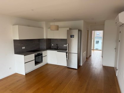 Schicke Wohnung im DG mit Terrasse und Wärmepumpe/U6 Schicke Wohnung im DG mit Terrasse und Wärmepumpe/U6