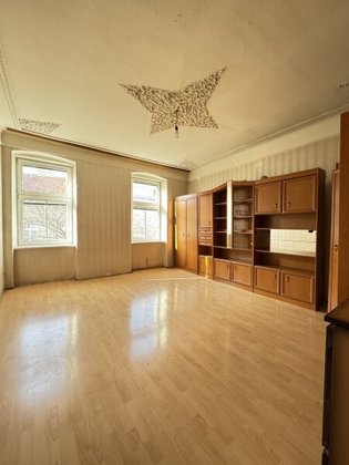 Charmante Altbauwohnung mit großem Potenzial in gefragter Lage des 15. Bezirks Charmante Altbauwohnung mit großem Potenzial in gefragter Lage des 15. Bezirks