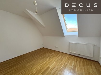 | CHARMANTE & HELLE DACHGESCHOSSWOHNUNG | MODERNE KÜCHE | 2 ZIMMER | TOP LAGE | MIT BLICK AUF DEN HAUPTPLATZ | CHARMANTE & HELLE DACHGESCHOSSWOHNUNG | MODERNE KÜCHE | 2 ZIMMER | TOP LAGE | MIT BLICK AUF DEN HAUPTPLATZ