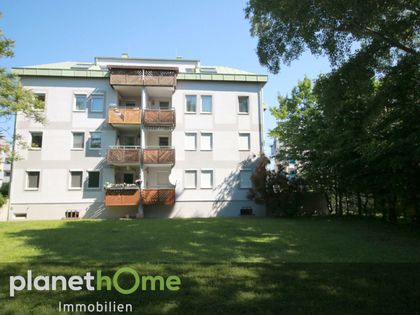 Schöne Wohnung in ruhiger Lage mit 2 Garagenplätzen und großem Gemeinschaftsgarten! Schöne Wohnung in ruhiger Lage mit 2 Garagenplätzen und großem Gemeinschaftsgarten!
