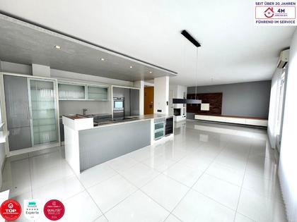 Helle 3-Zimmer Penthouse-Wohnung mit Terrasse in TOP Lage inkl. 2x Garagenplätze Helle 3-Zimmer Penthouse-Wohnung mit Terrasse in TOP Lage inkl. 2x Garagenplätze