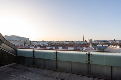 *Luxuriöser DG-Wohntraum beim Stadtpark mit Blick auf den Stephansdom & Kahlenberg* *Luxuriöser DG-Wohntraum beim Stadtpark mit Blick auf den Stephansdom & Kahlenberg*