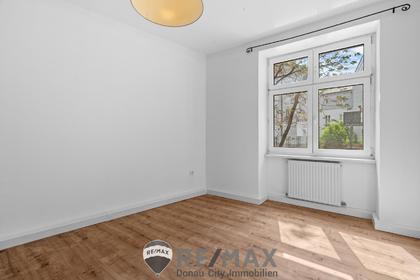 "Einziehen, wo Wien sich trifft - großzügige 4-Zimmer-Altbauwohnung nahe Westbahnhof" "Einziehen, wo Wien sich trifft - großzügige 4-Zimmer-Altbauwohnung nahe Westbahnhof"