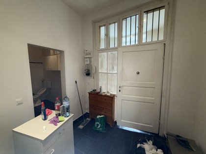 Charmante 2 Zimmer Altbauwohnung in zentraler Lage Charmante 2 Zimmer Altbauwohnung in zentraler Lage