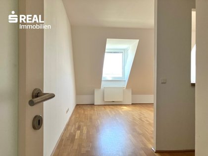MODERNE DG WOHNUNG perfekte öffentliche Anbindung MODERNE DG WOHNUNG perfekte öffentliche Anbindung