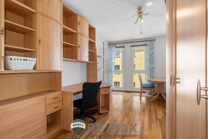 "FULLY Furnished Miete in Top-Lage!" "FULLY Furnished Miete in Top-Lage!"