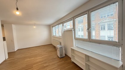 Moderne 2-Zimmer-Wohnung mit Klima und Stellplatz ab Mitte Juli! Moderne 2-Zimmer-Wohnung mit Klima und Stellplatz ab Mitte Juli!