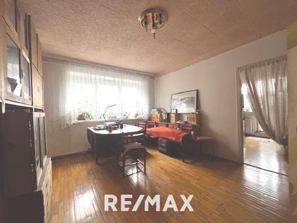 3-Zimmer-Wohnung mit Loggia ? Sanierungsobjekt mit Potenzial 3-Zimmer-Wohnung mit Loggia ? Sanierungsobjekt mit Potenzial