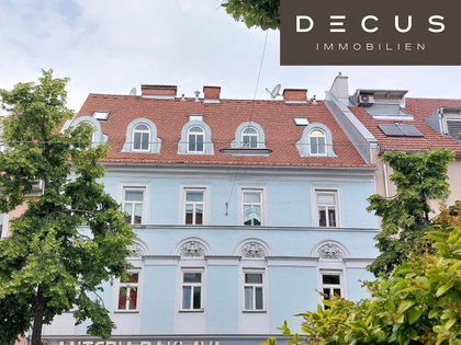 | CHARMANTE 2-ZIMMER-WOHNUNG MIT SONNIGEM BALKON | GRÜN- & SCHLOSSBERGBLICK | ca. 44,1m² | 2.OG | IDEALE LAGE