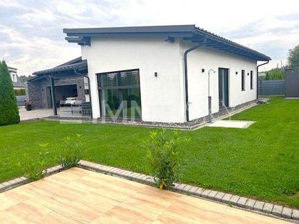 Neuwertiger Bungalow mit hochwertiger Haustechnik und Doppelgarage Neuwertiger Bungalow mit hochwertiger Haustechnik und Doppelgarage