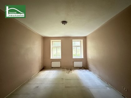 Renovierungsbedürftige Erdgeschoss-Wohnung in Hofruhelage nahe U4 und U6! Grenze zum 6. und 12. Bezirk!
