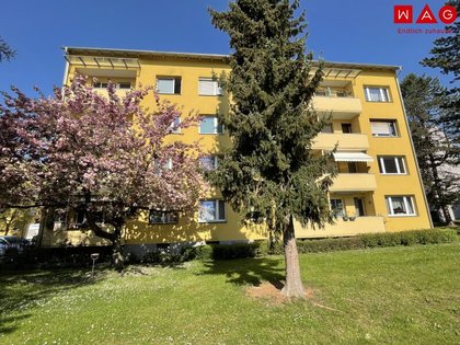 Wunderschöne 2-Zimmer-Wohnung mit Küche und Balkon, Erdgeschoß/Hochparterre