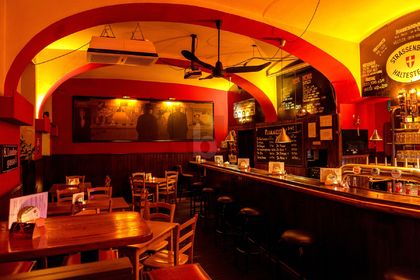 RENOMMIERTES & IDEAL GELEGENES BIERLOKAL!