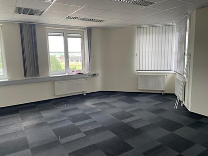 Büroflächen mit ca. 270m² neben der Autobahnauffahrt der S33 zu mieten Büroflächen mit ca. 270m² neben der Autobahnauffahrt der S33 zu mieten