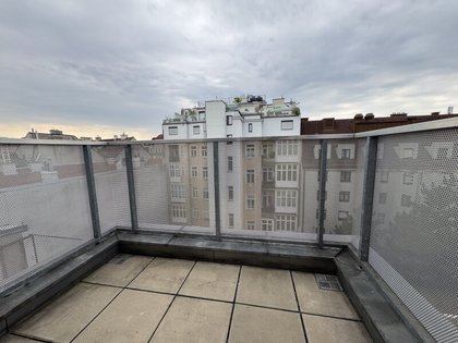 Exklusive Dachgeschoßwohnung mit Terrasse beim Stadtpark - Ab sofort verfügbar! Exklusive Dachgeschoßwohnung mit Terrasse beim Stadtpark - Ab sofort verfügbar!