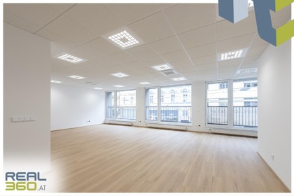 Generalsaniertes Büro mit Blick auf die Landstraße und PARKPLATZ! Generalsaniertes Büro mit Blick auf die Landstraße und PARKPLATZ!