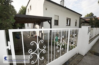 EIN HAUS FÜR ZWEI FAMILIEN ODER ZWEI GENERATIONEN EIN HAUS FÜR ZWEI FAMILIEN ODER ZWEI GENERATIONEN
