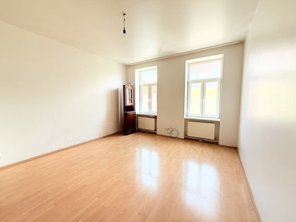 U1 in 5 Minuten erreichbar - Kurzzeitvermietung möglich - Lift im Haus - Zusammenlegung von Wohnungen möglich - Dachgeschoß Ausblick U1 in 5 Minuten erreichbar - Kurzzeitvermietung möglich - Lift im Haus - Zusammenlegung von Wohnungen möglich - Dachgeschoß Ausblick