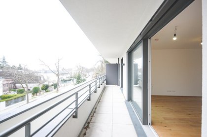 HERRLICHE 2-ZIMMER WOHNUNG MIT LOGGIA UND TOLLEM AUSBLICK AUF DIE WEINBERGE HERRLICHE 2-ZIMMER WOHNUNG MIT LOGGIA UND TOLLEM AUSBLICK AUF DIE WEINBERGE