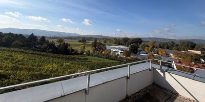 Helles Reihenhaus mit Fernblick und 2 Stellplätzen Helles Reihenhaus mit Fernblick und 2 Stellplätzen